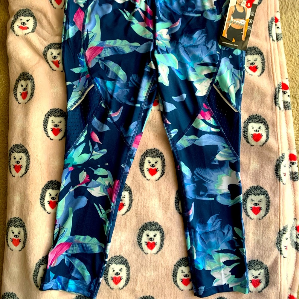 NWT Avia performance capri size S